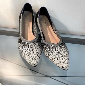 Summer soft shoe spackle cream and black with a hint of royal blue